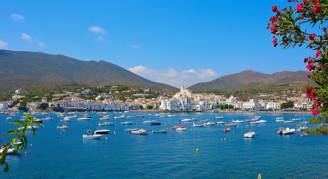 Cadaqués — bílé městečko na Cap de Creus